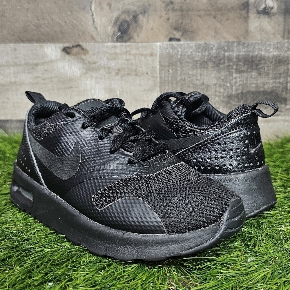 NIKE AIR MAX TAVAS TRIPLE BLACK TRAINERS